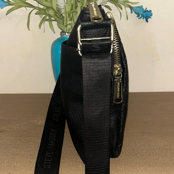 STEVE MADDEN Glamjem Crossbody Bag - Picture 6 of 13